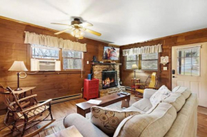 Charming Modern Cabin with Hiking Trails and Fire Pit Blowing Rock
